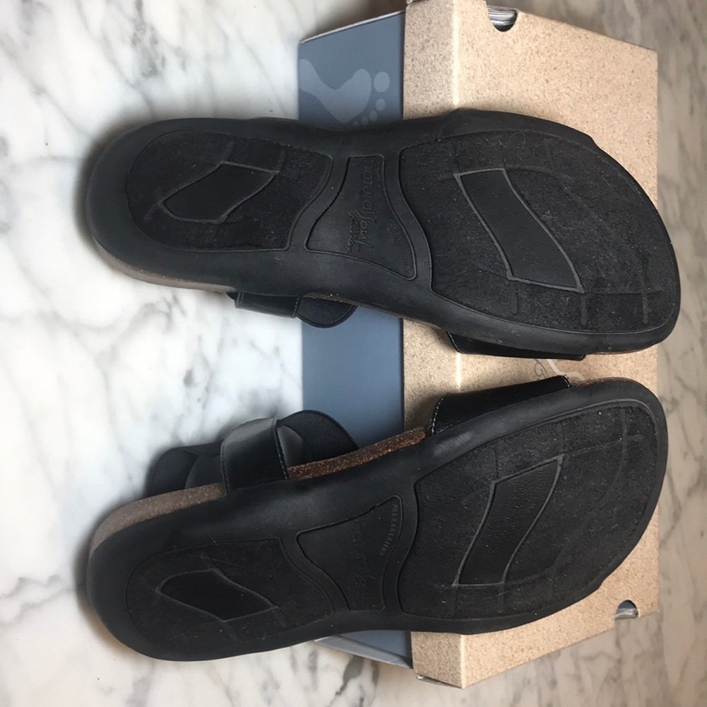 naturalSoul by Naturalizer black strappy sandal - Picture 2 of 5